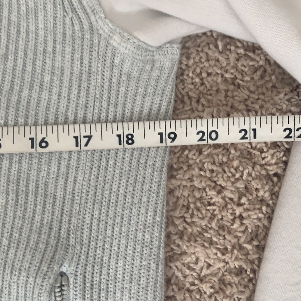 Sweater - Picture 4 of 6